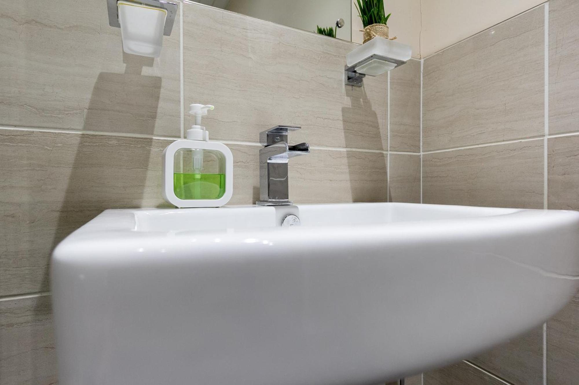 コヴェントリーBathway House - Free Secured Parking And Wifiアパートメント エクステリア 写真